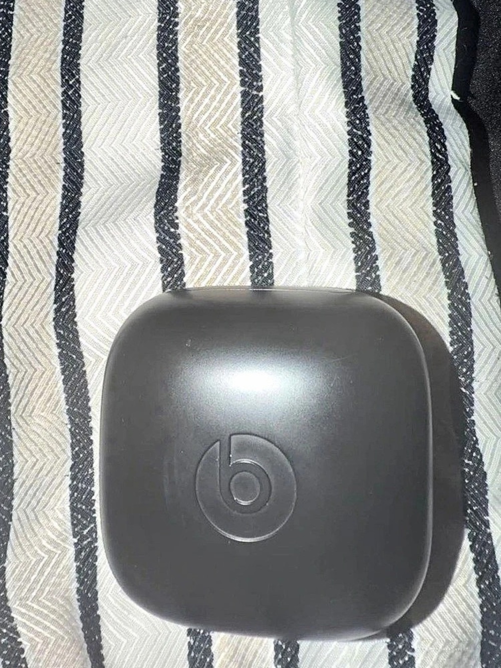 Beats Wireless Earbud Charging Case Black Like New